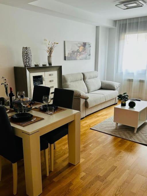 Studio 14 + Garaje Incluido. Nuevo, Elegante, Acogedor. Haro Kültér fotó