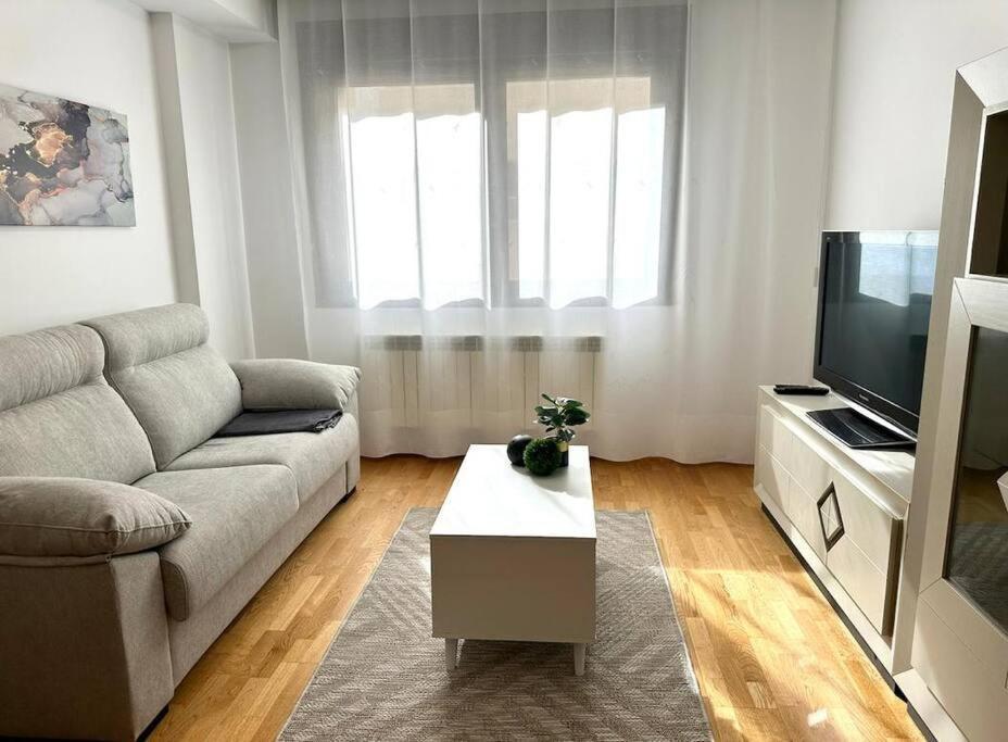 Studio 14 + Garaje Incluido. Nuevo, Elegante, Acogedor. Haro Kültér fotó